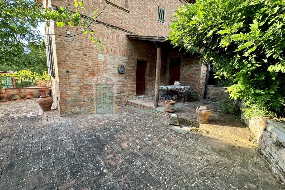 v171 appartamento siena 04830