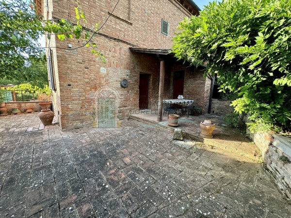 v171 appartamento siena 04830