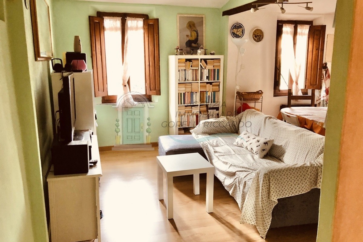 v70 appartamento semicentro 57217