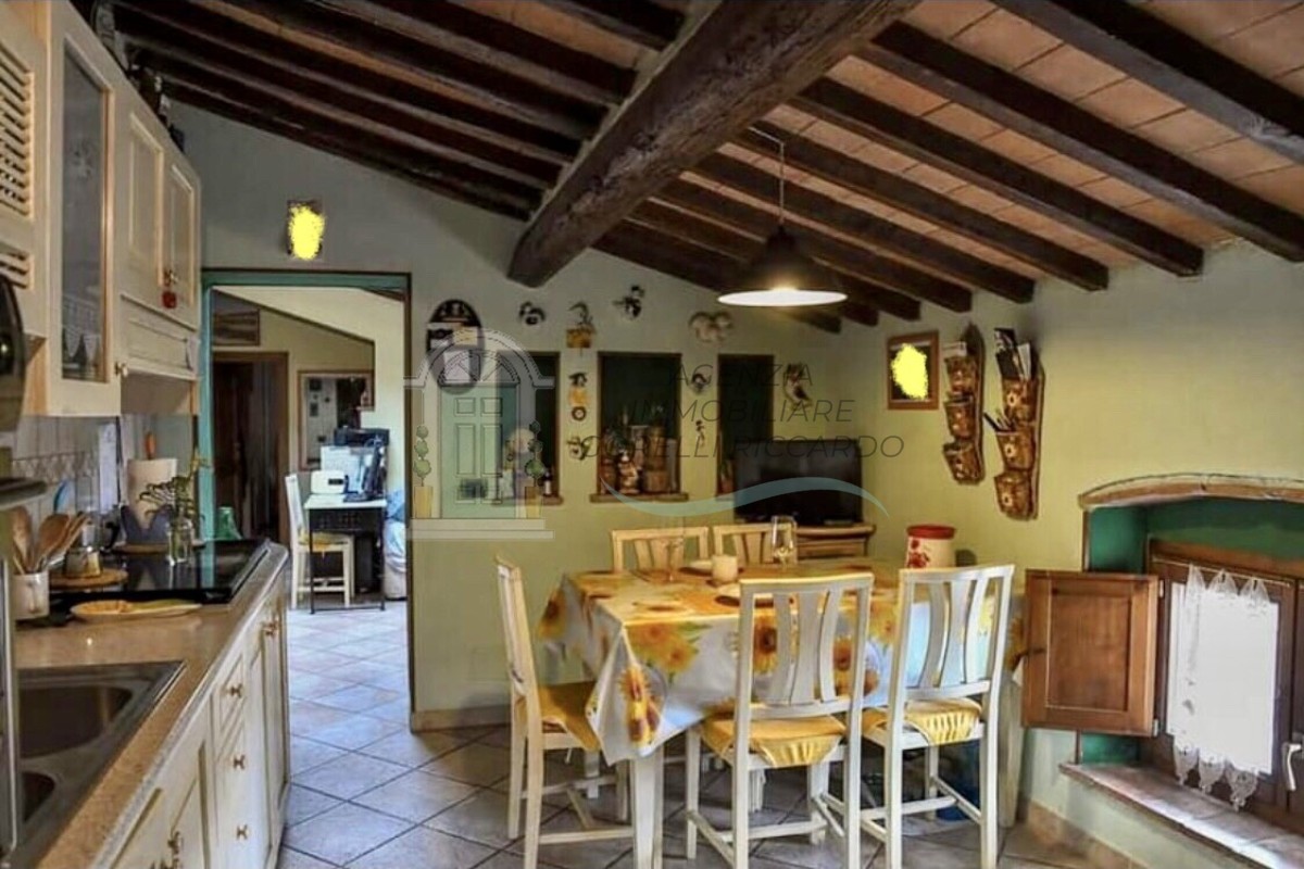 v139 attico mansardato castellina scalo be642