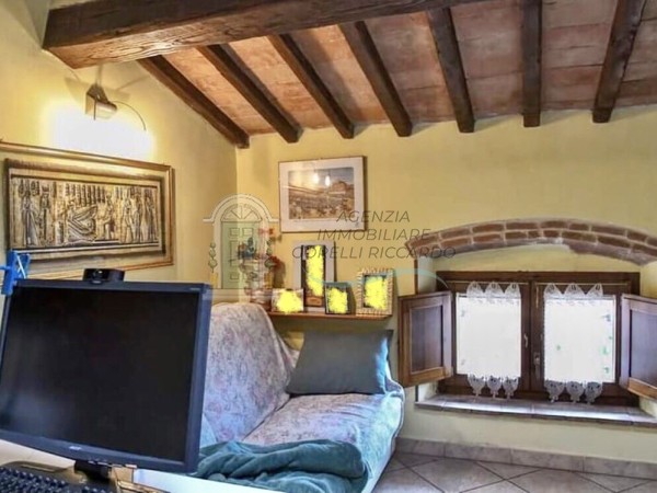 v139 attico mansardato castellina scalo f2509