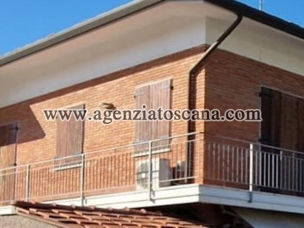 Grande Appartamento Con Terrazzo E Posti Auto In Esclusiva