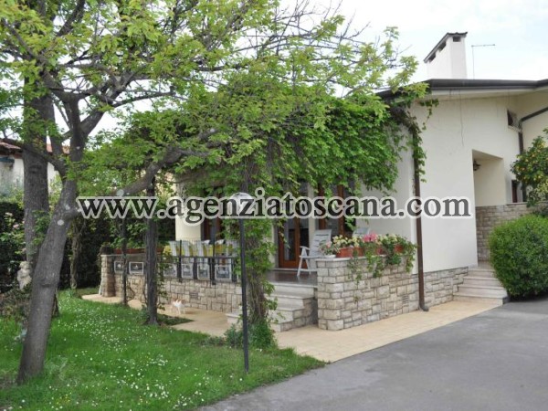Villetta  Singola Con Giardino