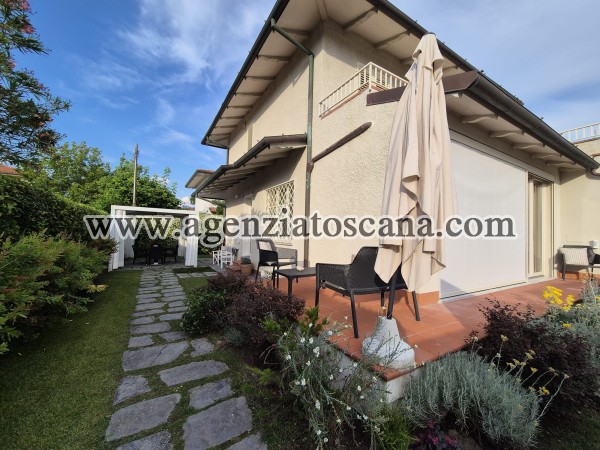 Villa Con Giardino E Posto Auto