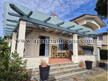 Villa Singola Con Giardino In Esclusiva