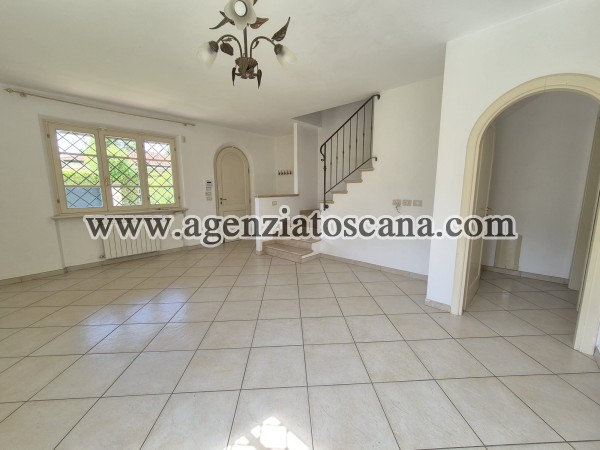 Villa Bifamiliare Con Giardino