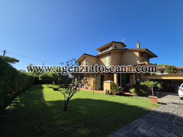 Villa Singola Con Ampio Giardino In Esclusiva