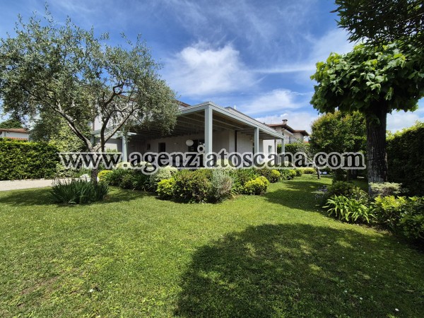 Bella Villa Con Giardino