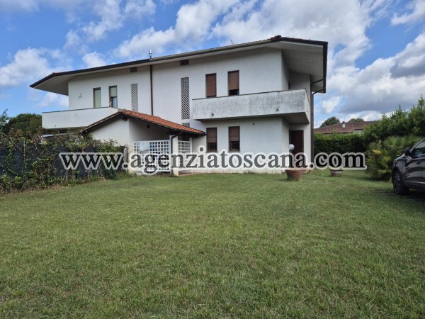 Villetta Bifamiliare Con Bel Giardino