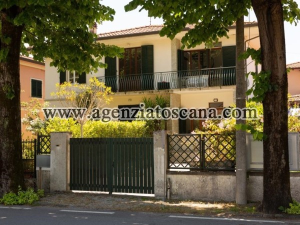 Appartamento Al Piano Primo Con Posto Auto