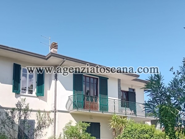 Appartamento Al Piano Primo Con Posto Auto