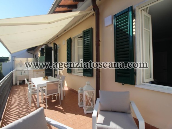 Appartamento Con Terrazzo Abitabile Vicino Al Mare