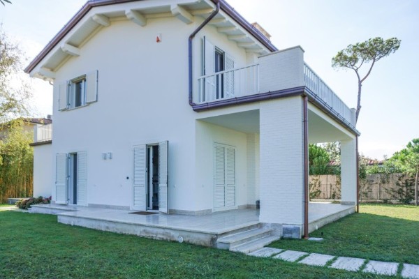 Villa In Vendita A Forte Dei M