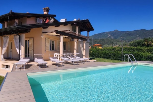 Villa In Affitto A Seravezza