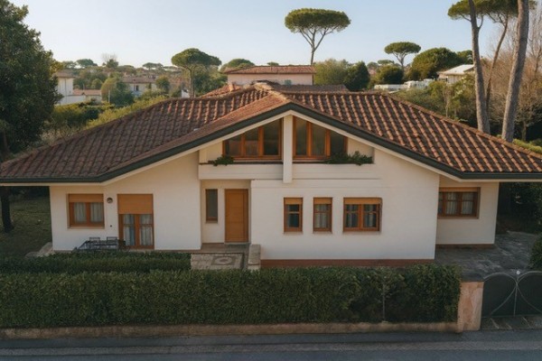 Villa In Affitto A Forte Dei M