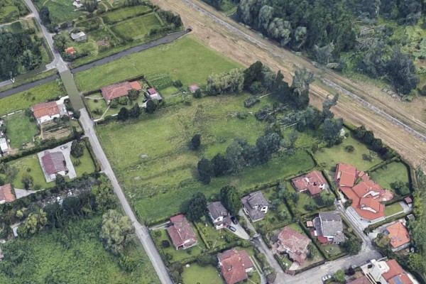 Terreno Commerciale In Vendita