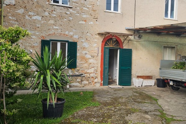 Villetta In Vendita A Seravezz