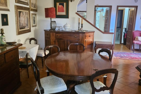 Villa Bifamiliare In Vendita A