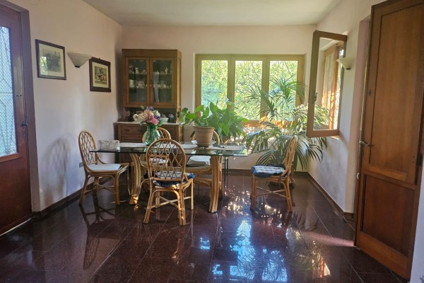 Villa Bifamiliare In Vendita A