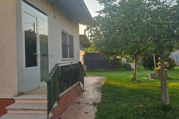 Villetta In Vendita A Seravezz