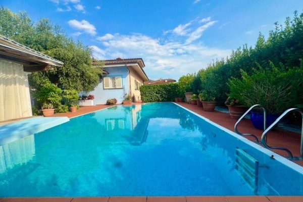 Villa In Vendita A Seravezza