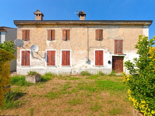 Rustico in campagna con due un