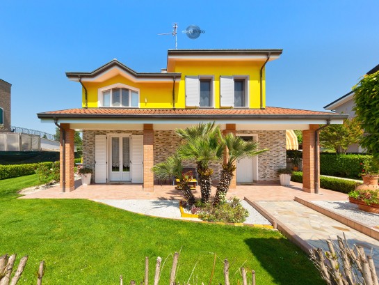 Casa indipendente con parco pr