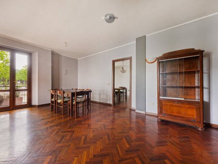 Ampio appartamento in bifamili