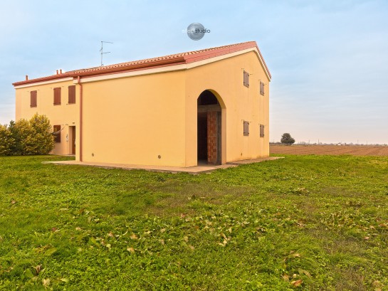 Magazzino ristrutturato con am