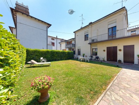 Casa bifamiliare in centro a g