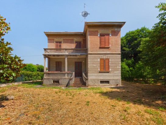 Villa liberty in centro a gual