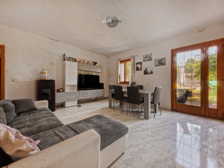 Porzione di casa con ampio gia