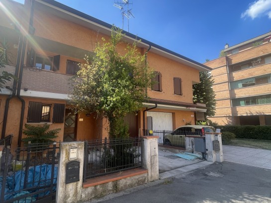 Villetta a schiera in zona res