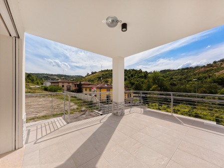 Nuovo con giardino !