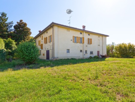 Villa bifamiliare con autorime