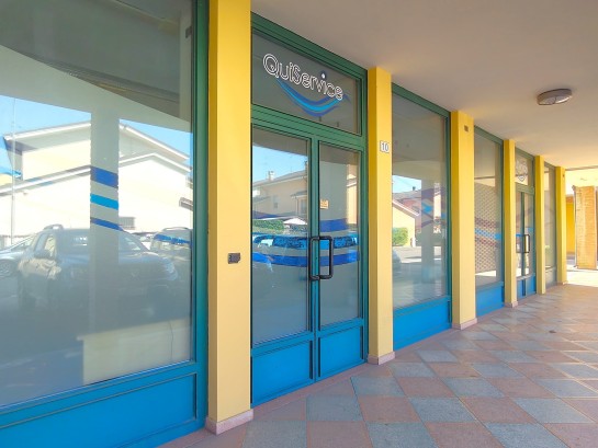Vendesi ufficio in zona tranqu