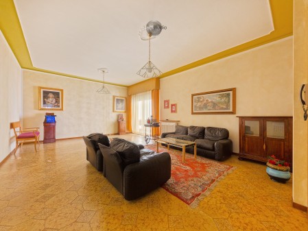 Ampio quadrilocale con taverna