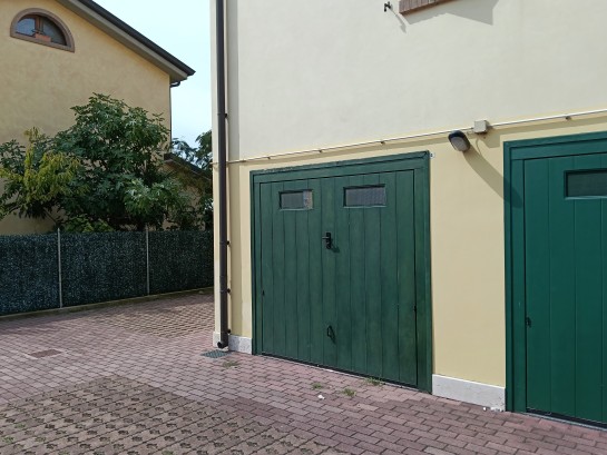 Garage spazioso a mandrio