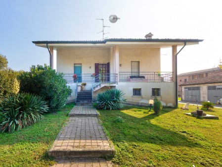 Villa singola con giardino