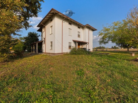 Villa singola con ampio giardi