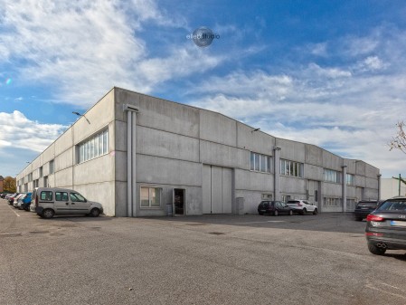 Capannone di recente costruzio