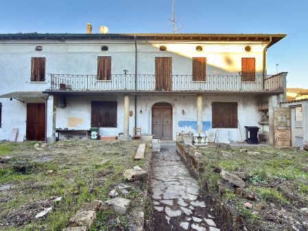 Casa indipendente di ampie met