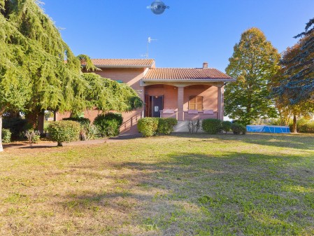 Casa indipendente con giardino