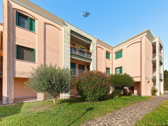 Trilocale con 2 terrazzi e aut