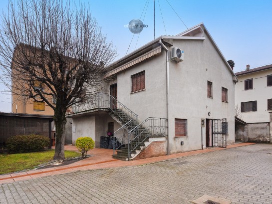 Villa bifamiliare in ottima zo