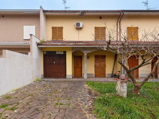 Villa a schiera con pertinenze