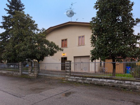 Villa con ampio giardino