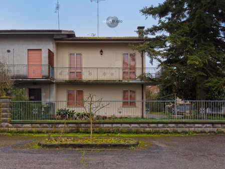 Villa con ampio giardino