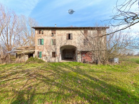 Rustico con area cortiliva