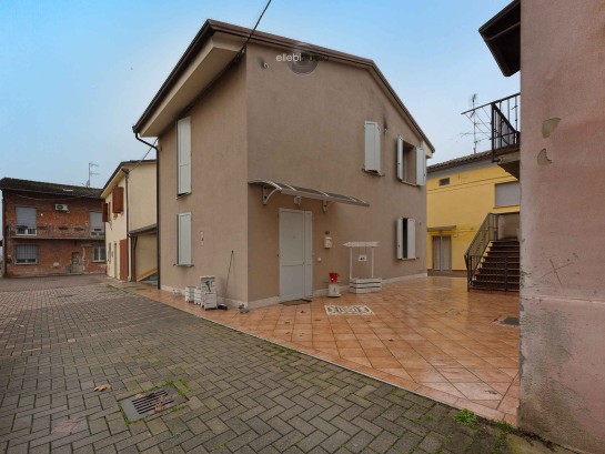 Casa semi-indipendente complet